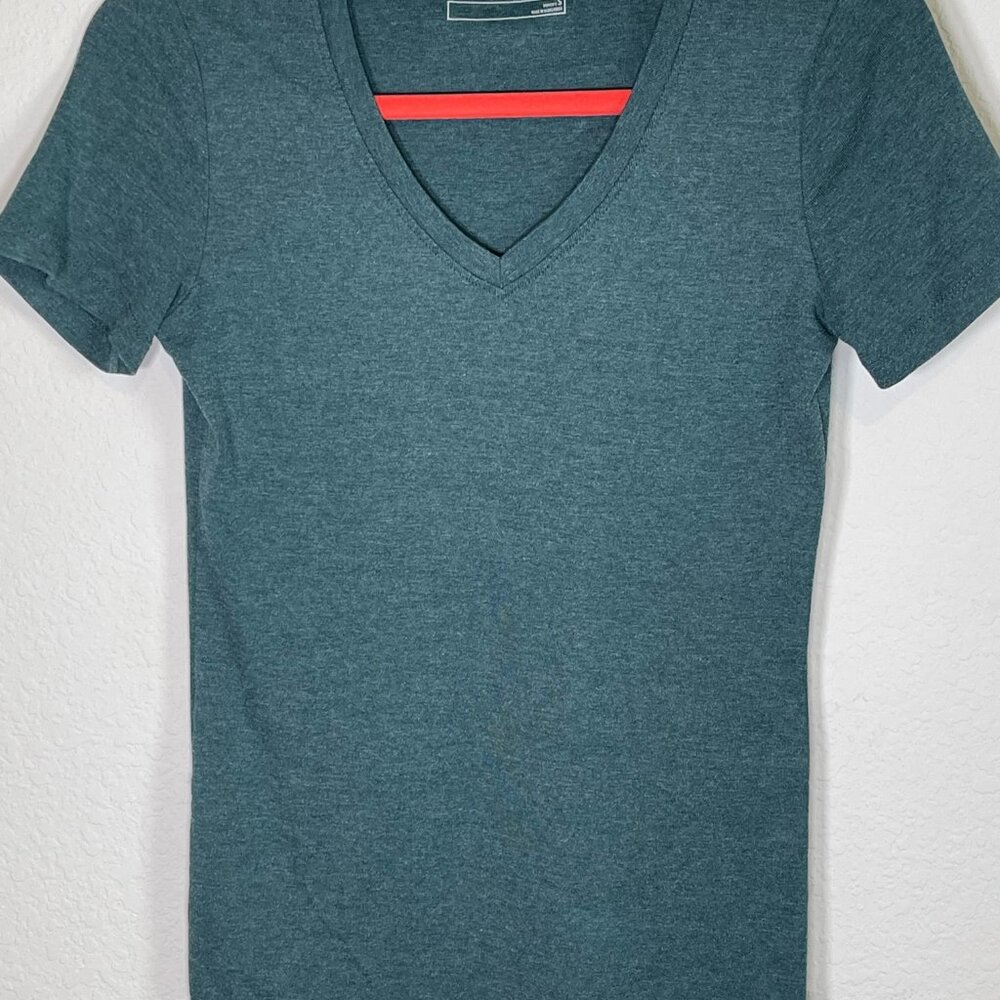 Eddie Bauer Women's V-Neck Short Sleeve Shirt - Picture 3 of 10